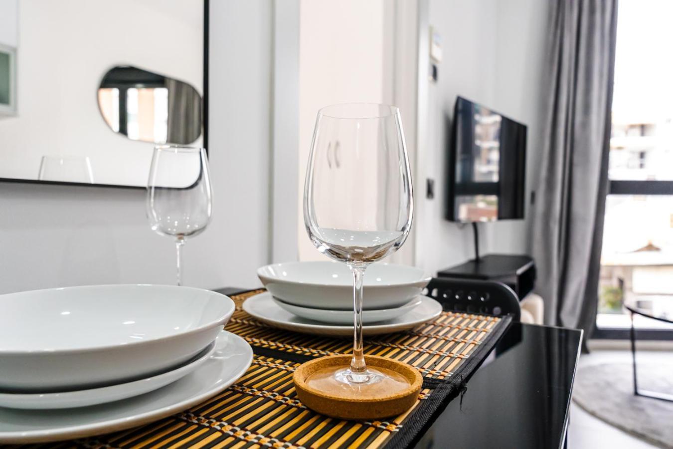Modern Wave Escape Apartment With Private Parking And Rooftop Pool By Namaste Elite Torremolinos Bagian luar foto